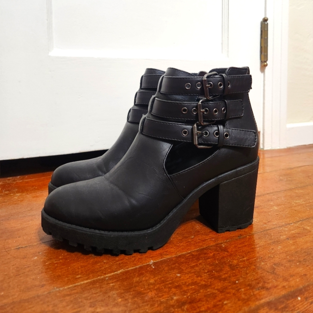 Forever 21 Black Anckle Boots - Size 7.5